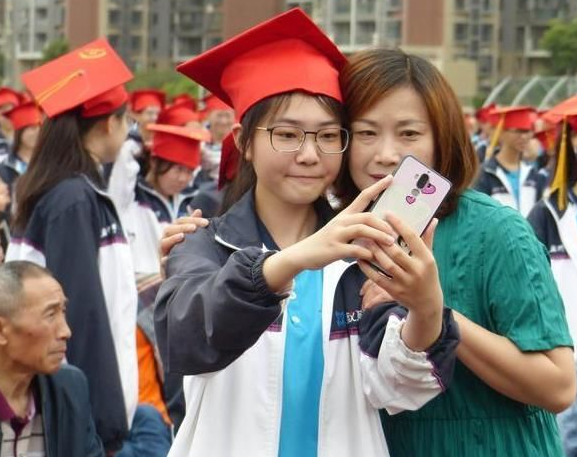 北大文科專業(yè)被理科生占據(jù)，新高考出現(xiàn)“鬧劇”，評論區(qū)爭議不斷