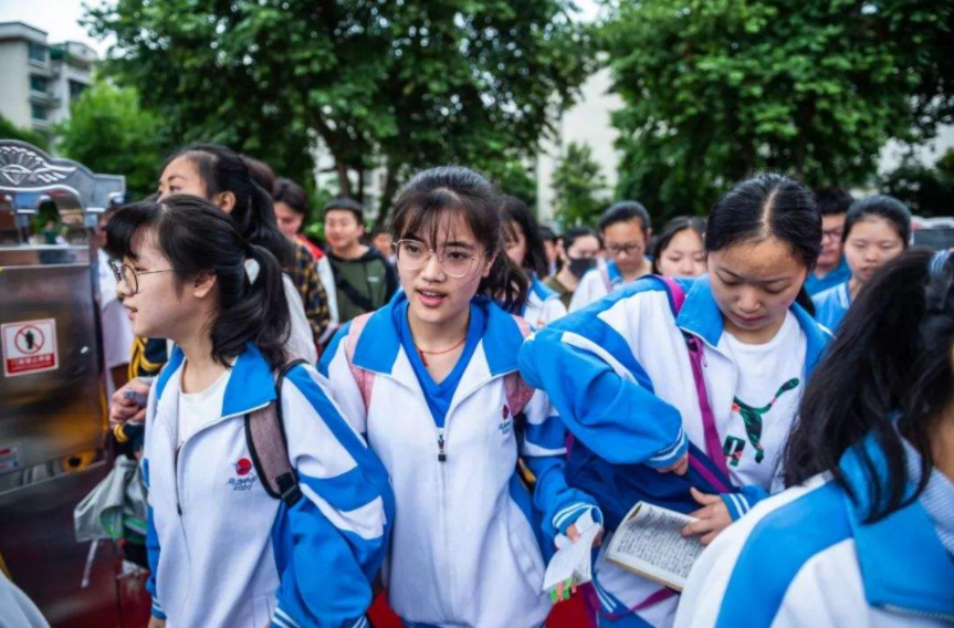 云南694分考生因一時疏忽被退檔，家長后悔莫及，學(xué)生要引以為戒