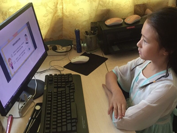 401 預(yù)防電信網(wǎng)絡(luò)詐騙主題班會(huì) 學(xué)生照片2.JPG