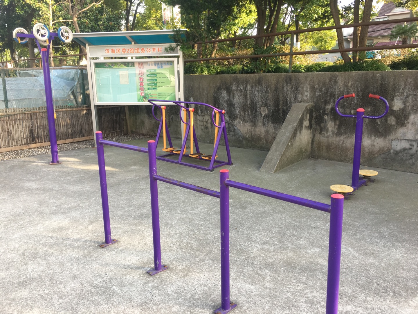 老港鎮(zhèn)濱海居民委員會創(chuàng)業(yè)村健身苑點(diǎn)