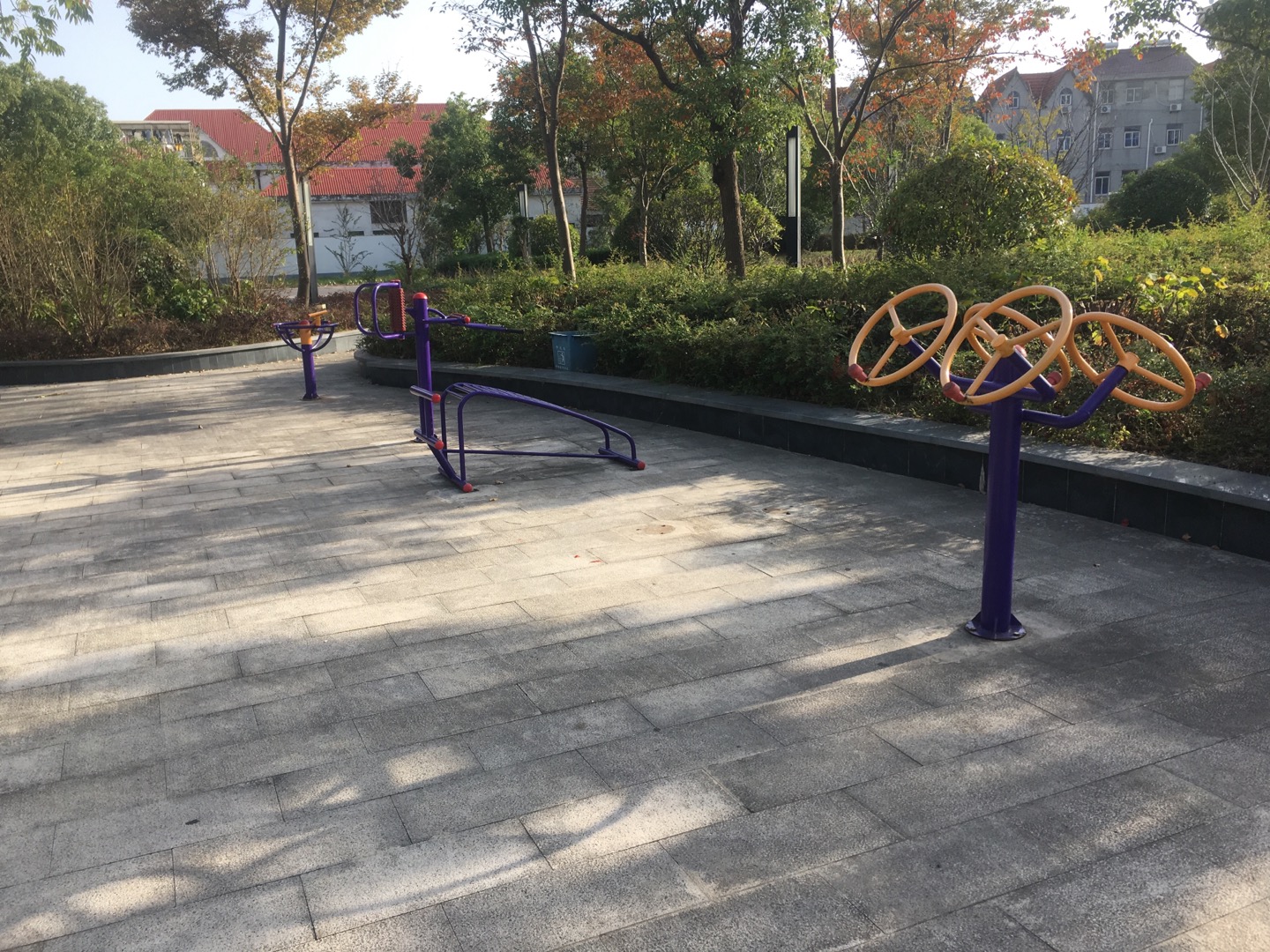 老港鎮(zhèn)濱海居民委員會濱海馨園健身苑點(diǎn)