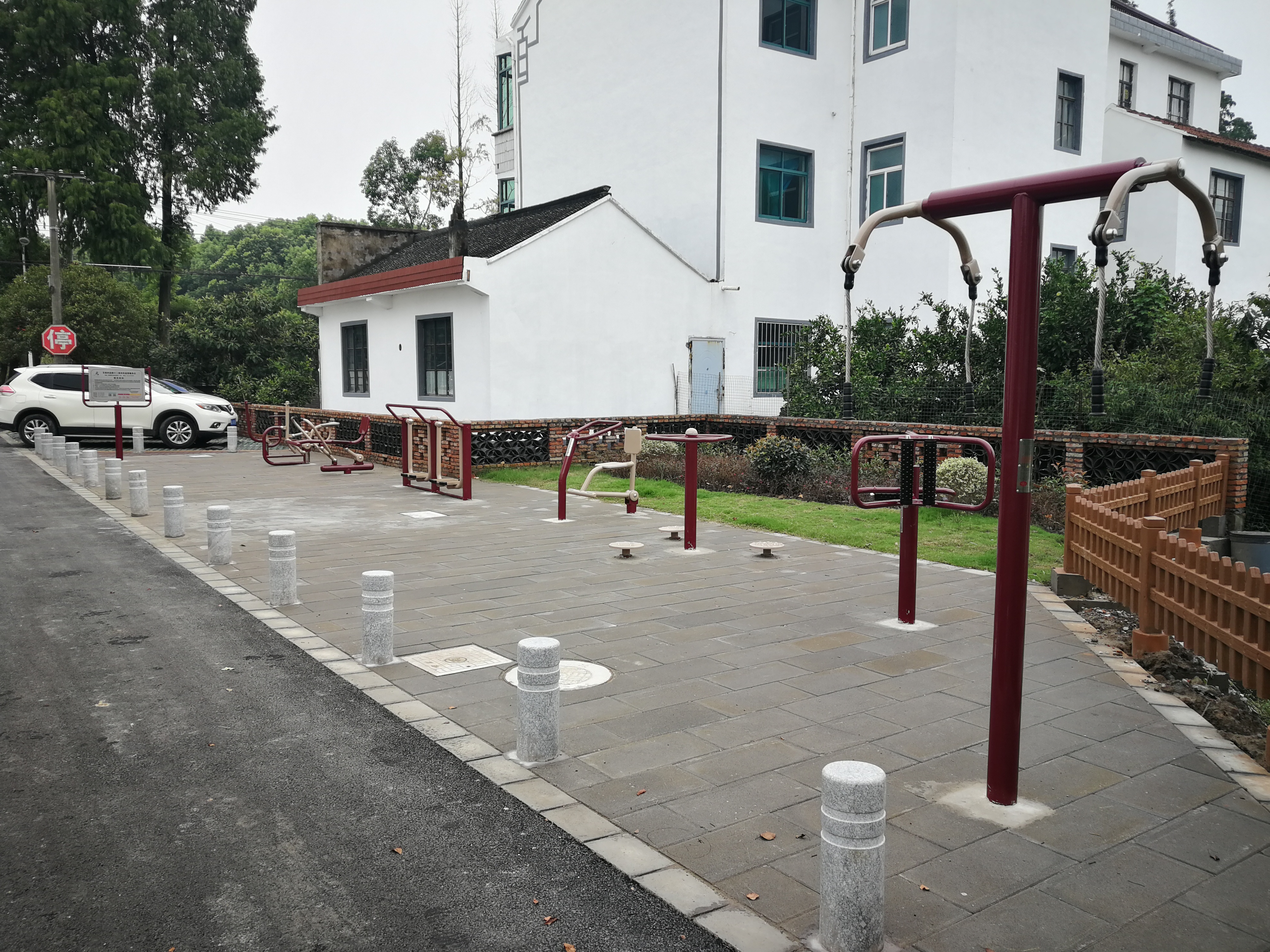 貿(mào)中廣場(chǎng)市民益智健身點(diǎn)