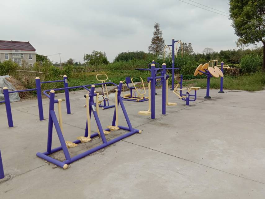 堡鎮(zhèn)營(yíng)房村4隊(duì)倉庫健身點(diǎn)