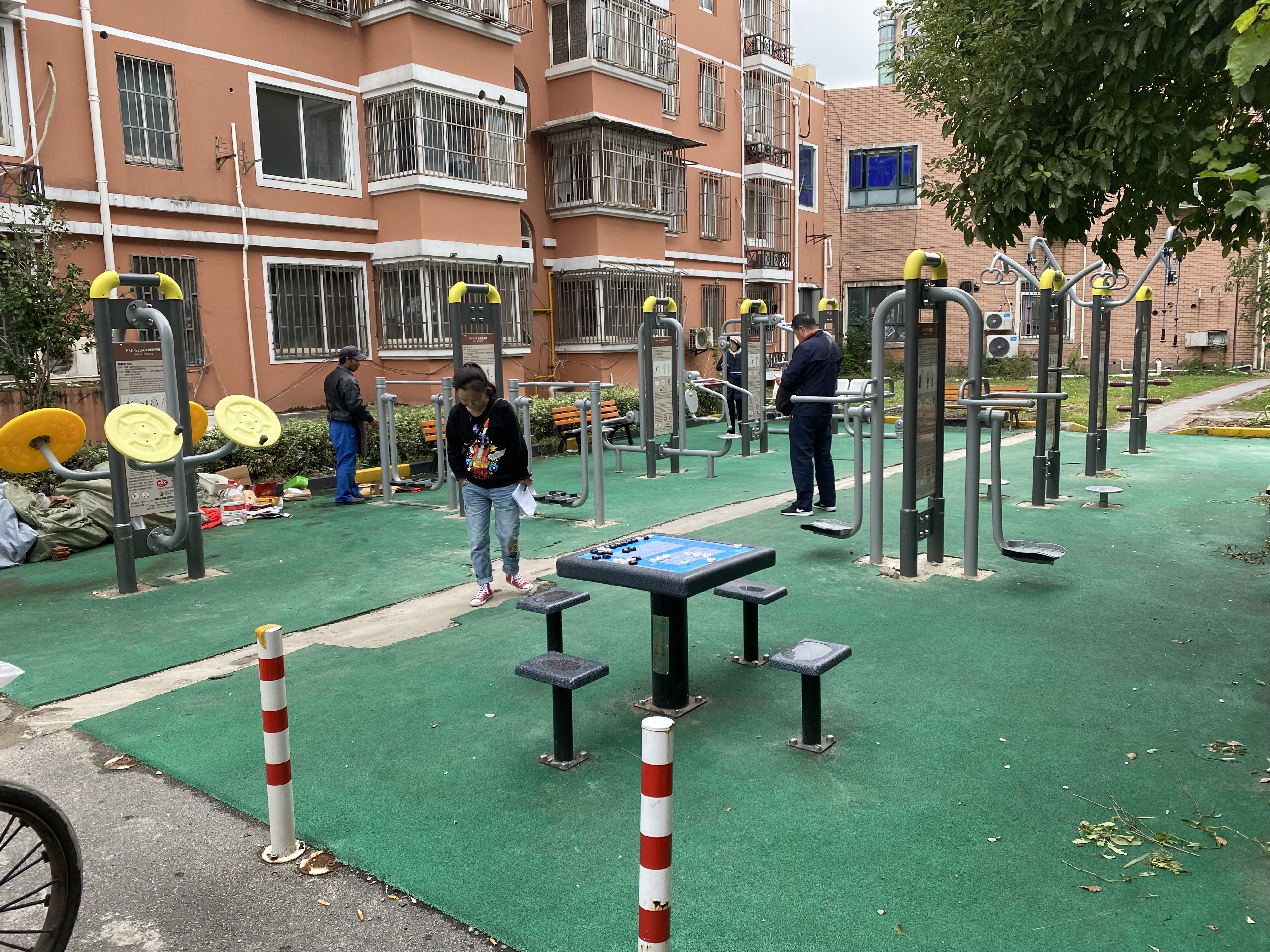 靜安區(qū)彭浦鎮(zhèn)白遺橋居委健身點(diǎn)（陽(yáng)城路101弄三）