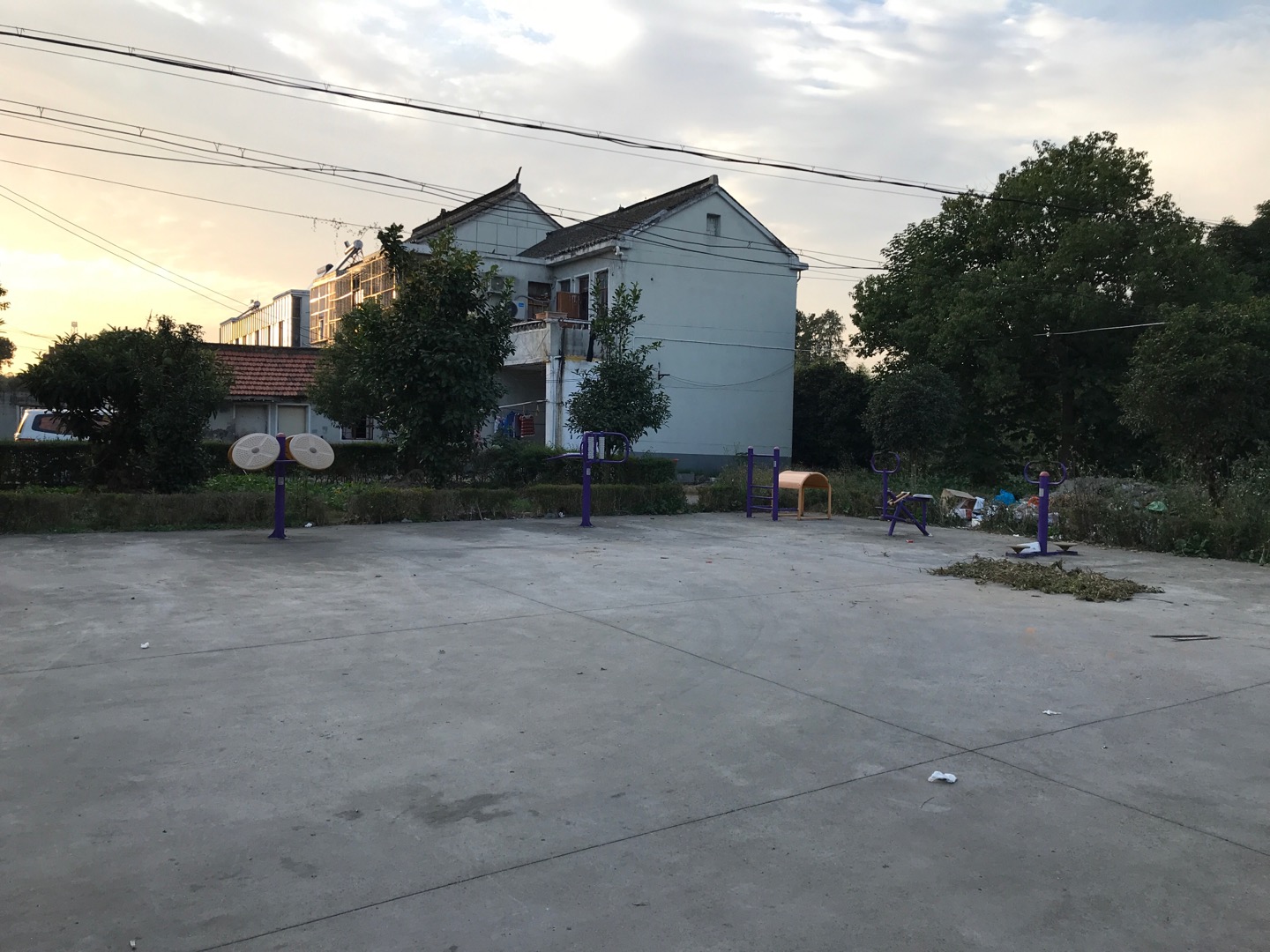 鞍山四村第一居委會健身點