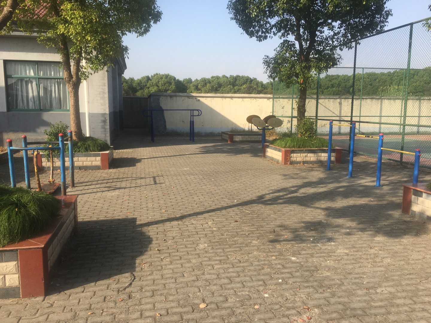 向東村村委健身點(diǎn)