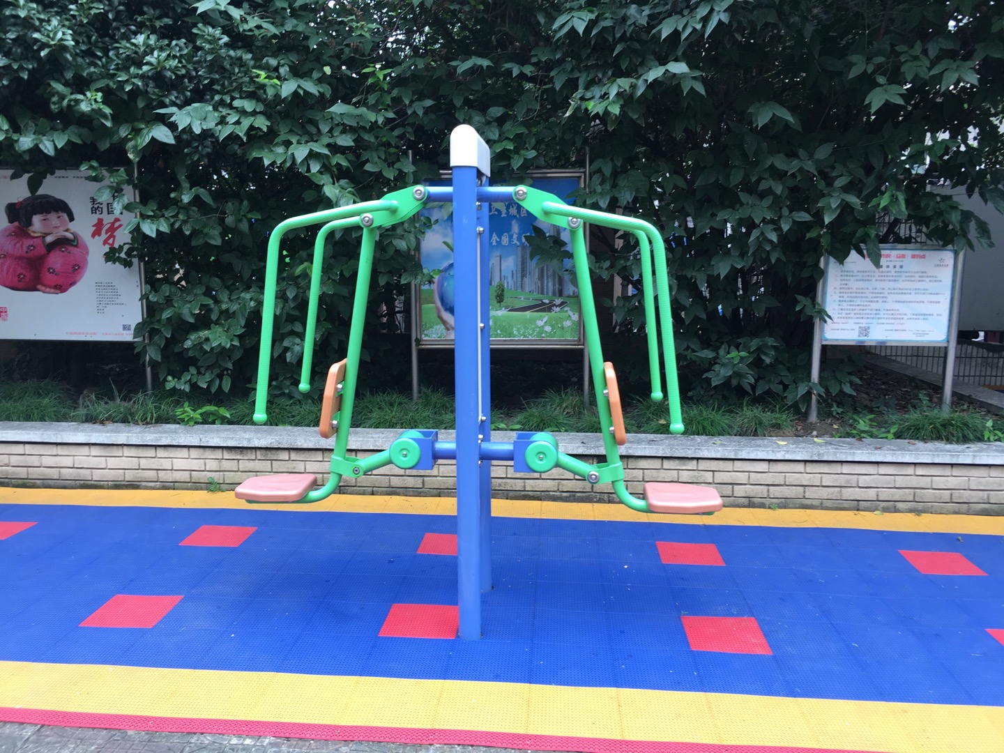 雙立柱推力訓(xùn)練器