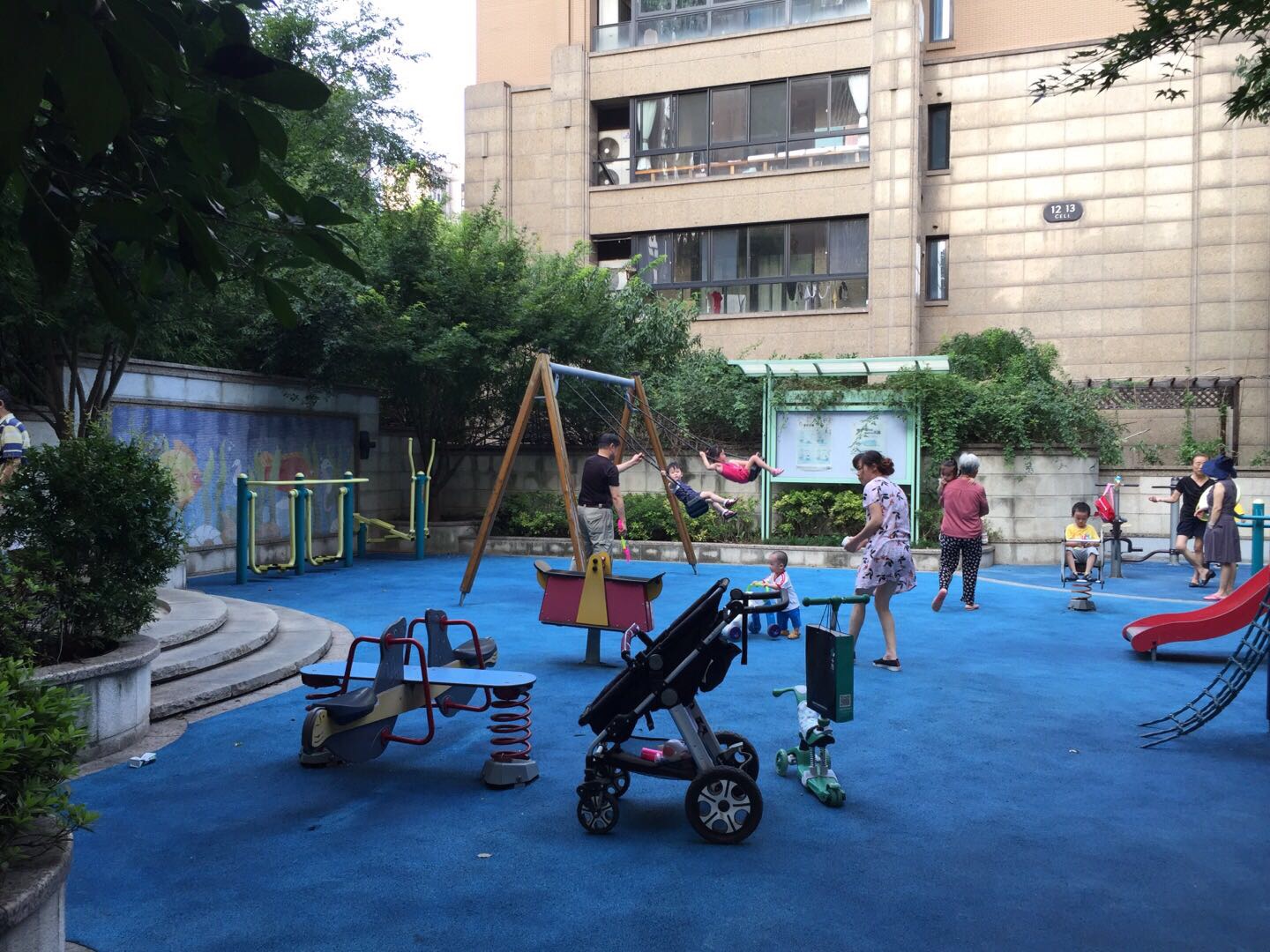 芳林社區(qū)健身點(diǎn)