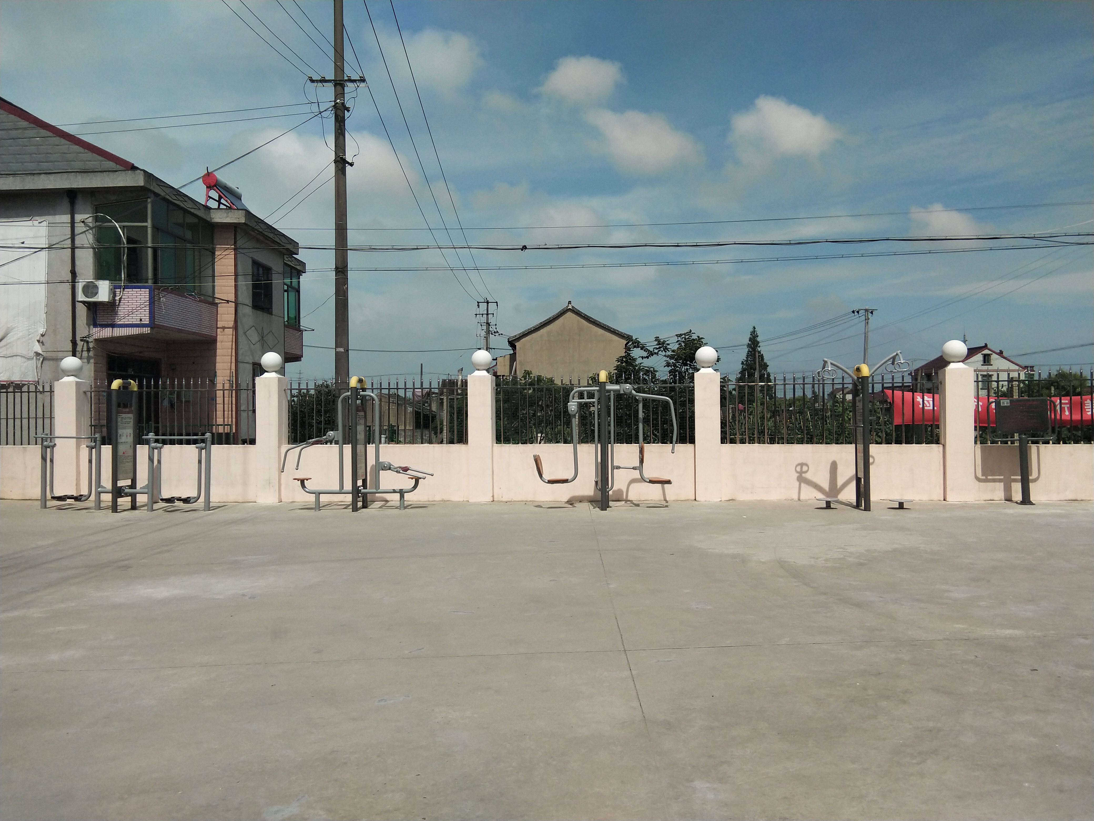 奉城鎮(zhèn)護(hù)民村市民益智健身苑點