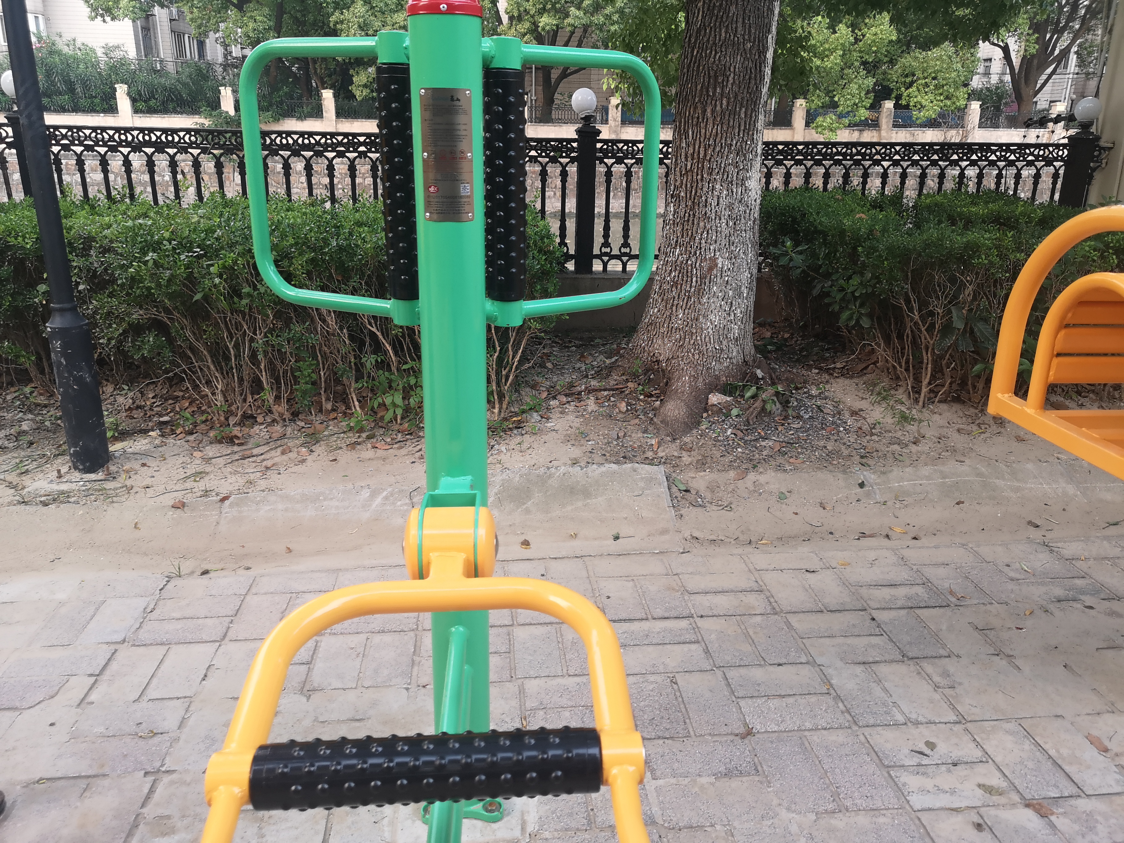 坐式腰背按摩器