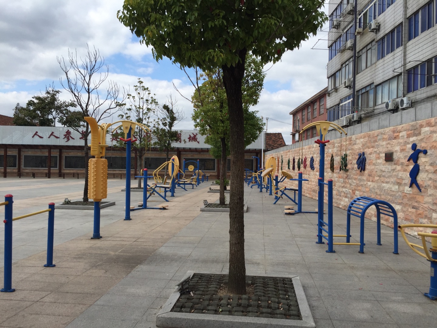 廟鎮(zhèn)文化廣場(chǎng)健身苑