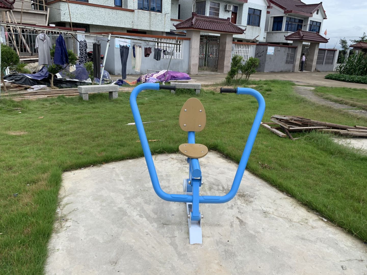 自重式平推訓(xùn)練器