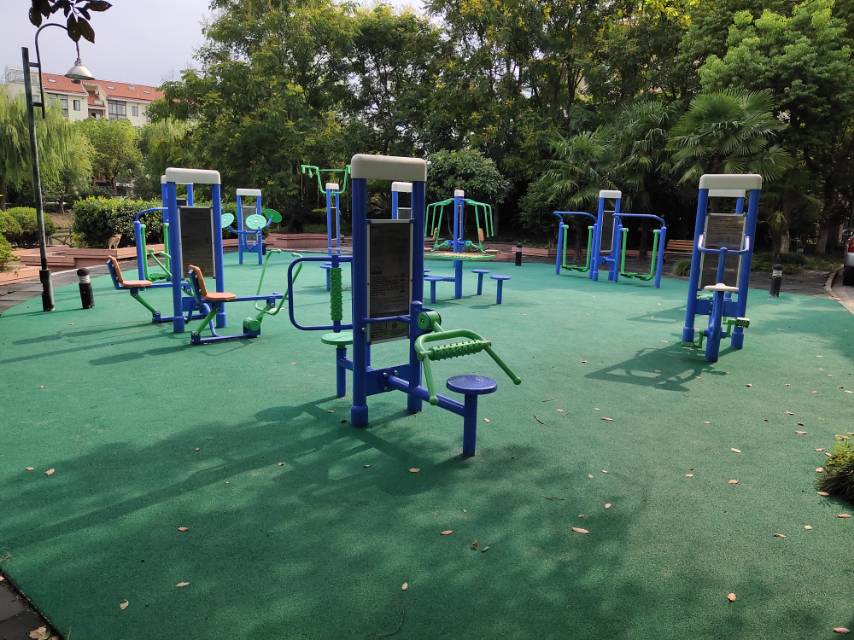 千步?jīng)苌鐓^(qū)市民益智健身點