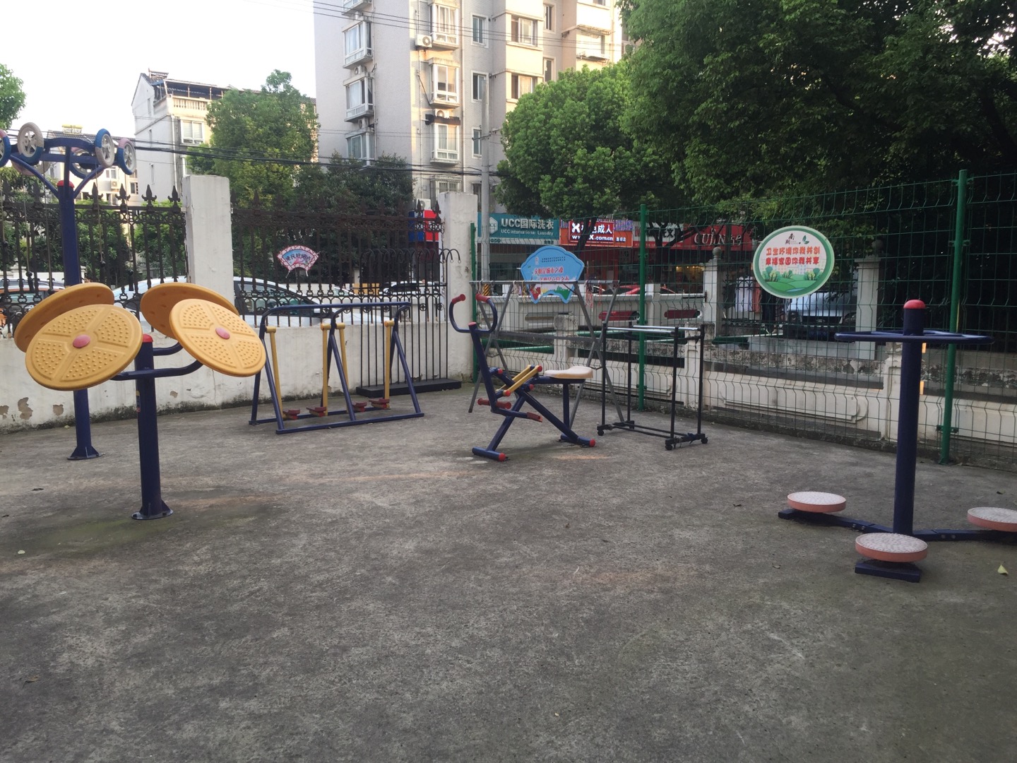 民主東街16弄小區(qū)健身點(diǎn)