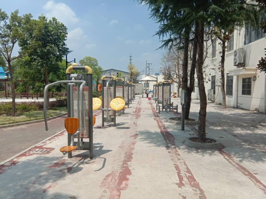 彭趙小區(qū)社區(qū)服務(wù)中心市民健身點