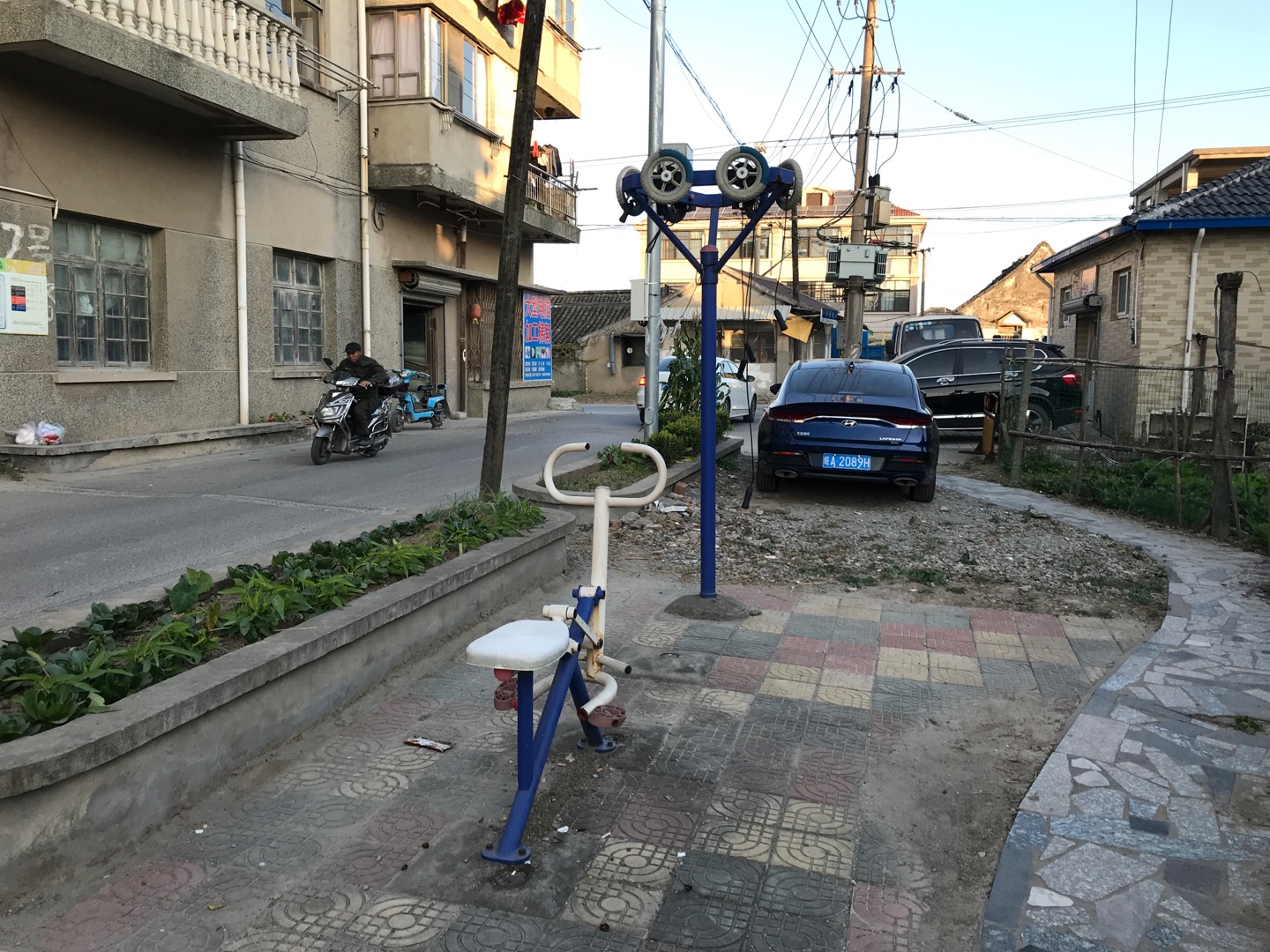 浦東新區(qū)大團(tuán)鎮(zhèn)洪通路健身苑點(diǎn)