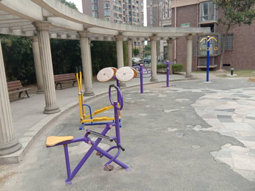 東都晚霞路715弄156號(hào)西側(cè)健身路徑