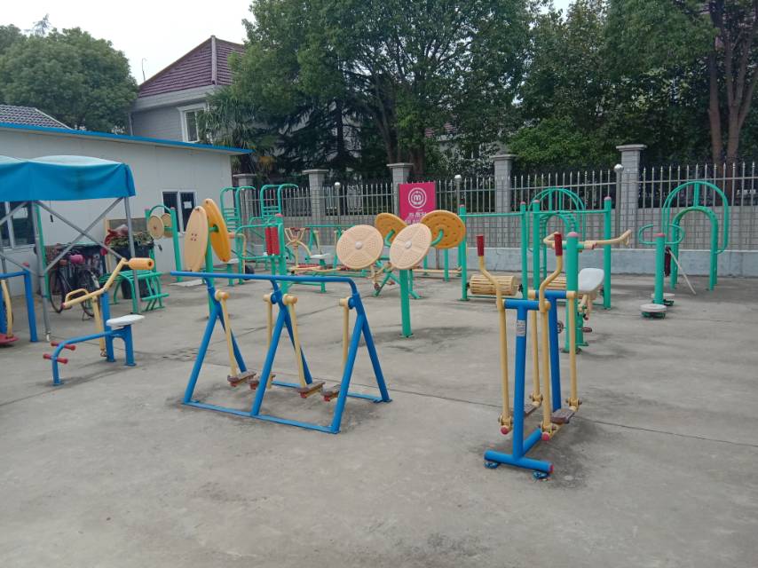 堡鎮(zhèn)四效村效村5隊健身點