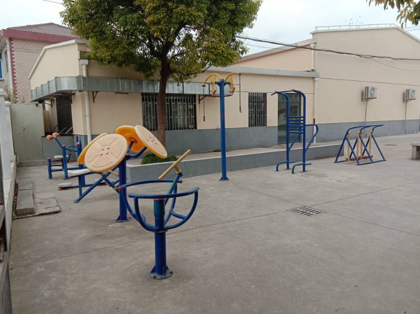 紅旗村俞家宅129號(hào)西側(cè)健身路徑