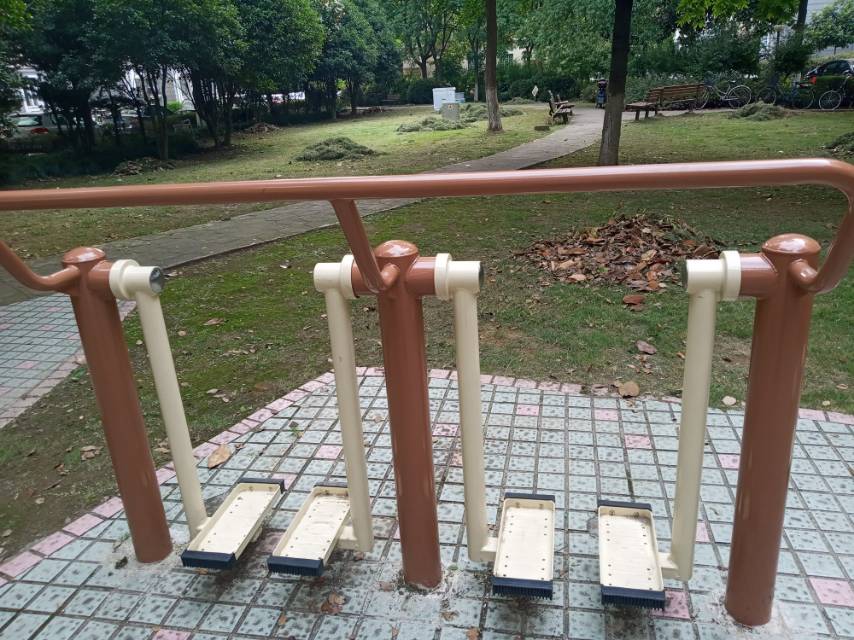 二位太空漫步機(jī)