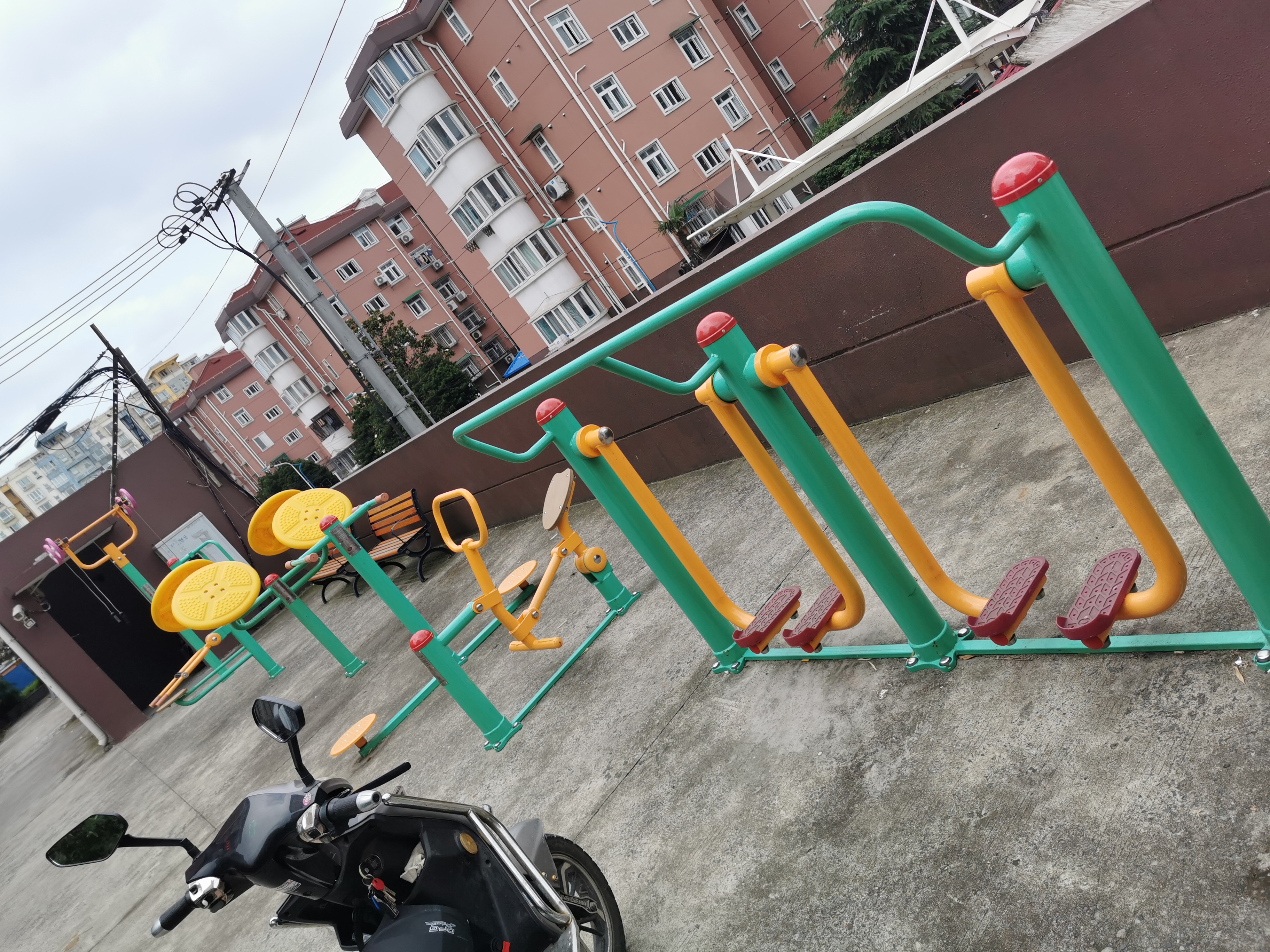 中春路居委健身苑點B