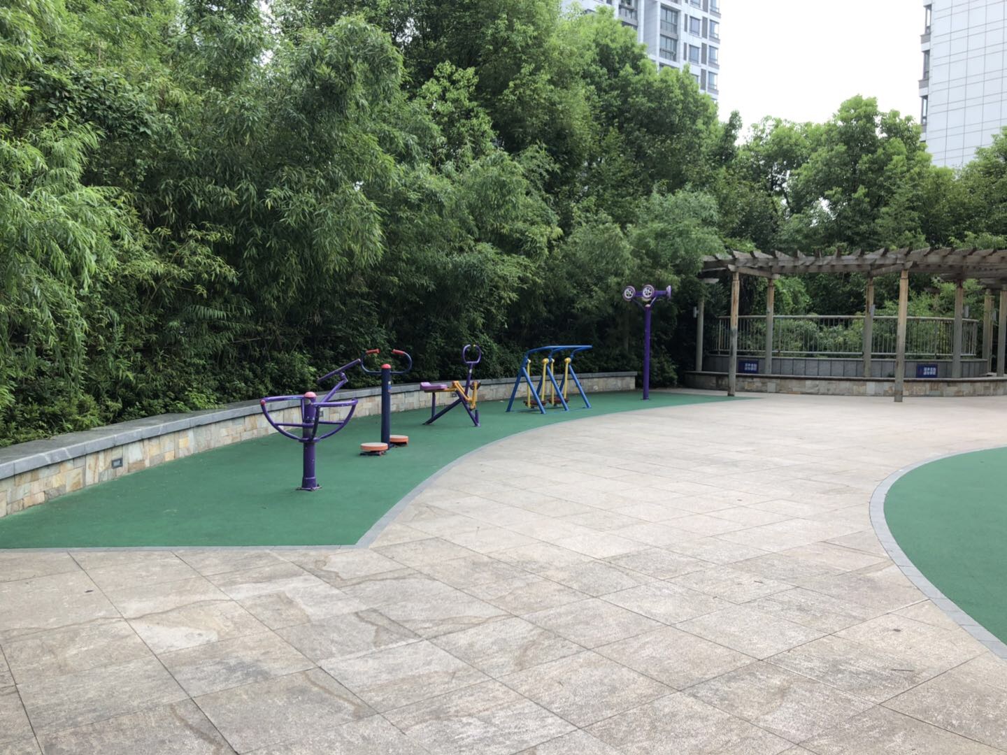 萬(wàn)源四居居委A健身苑點(diǎn)