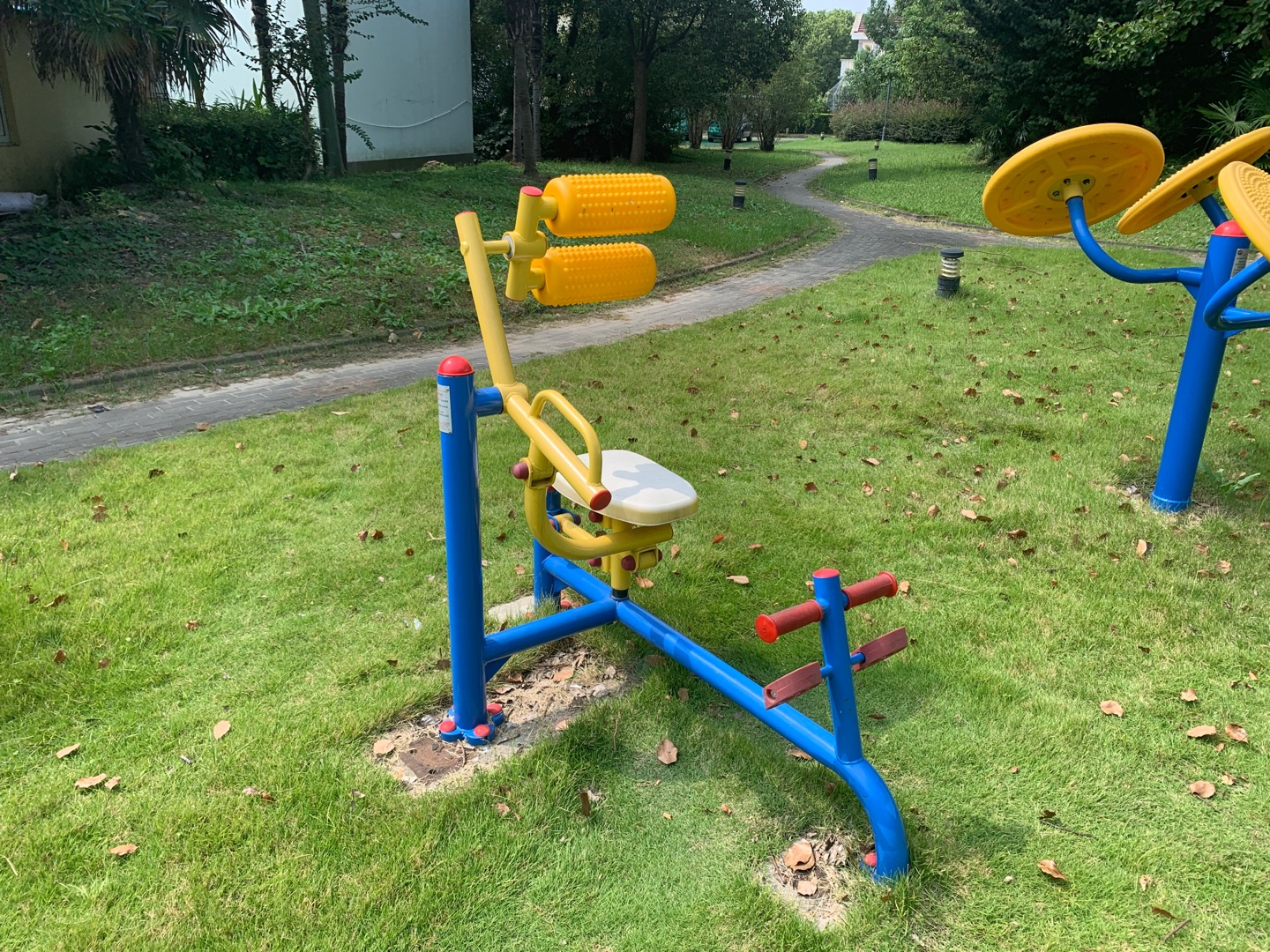 自重腹背鍛煉器