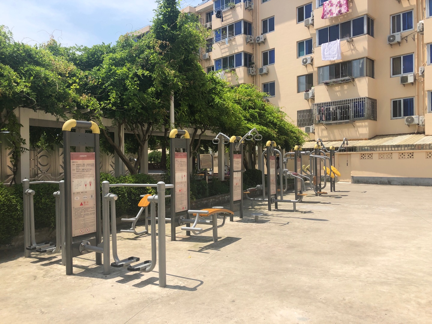 莊南小區(qū)健身點(diǎn)