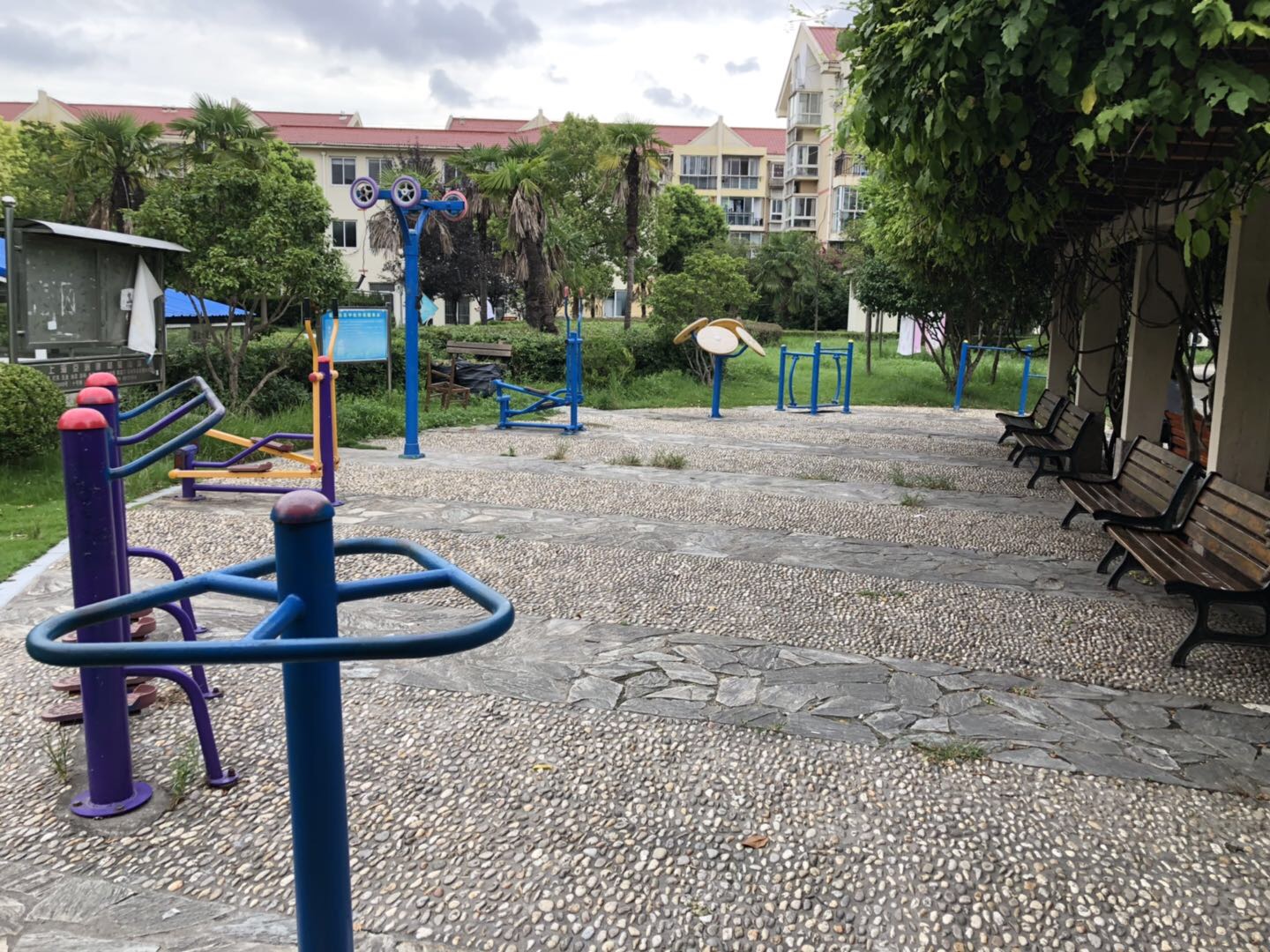 金虹社區(qū)中虹華苑健身點