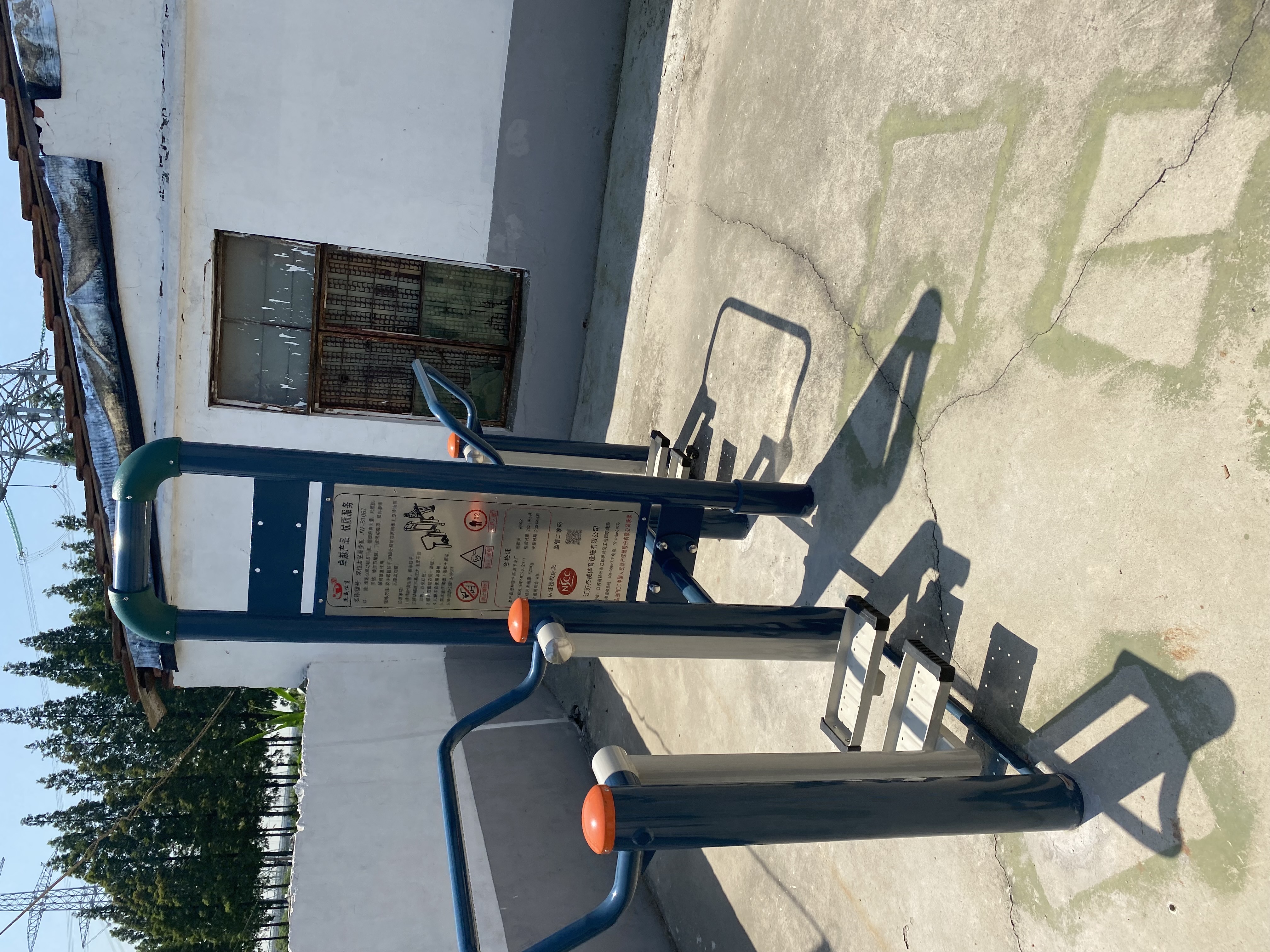 二位太空漫步機(jī)