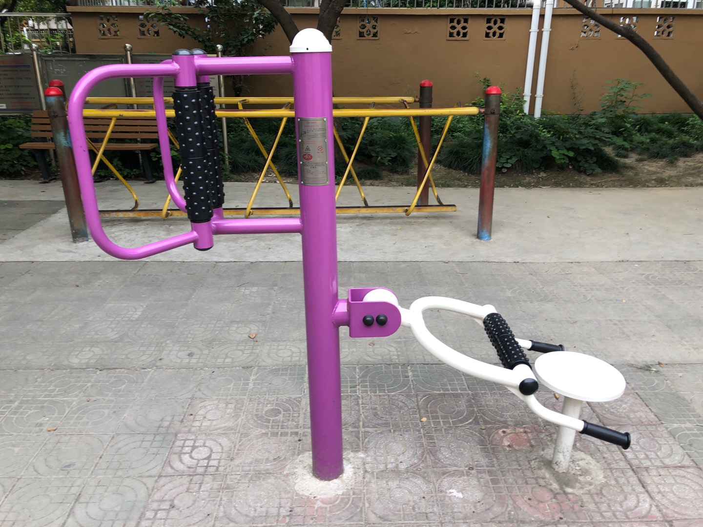 坐式腰背按摩器