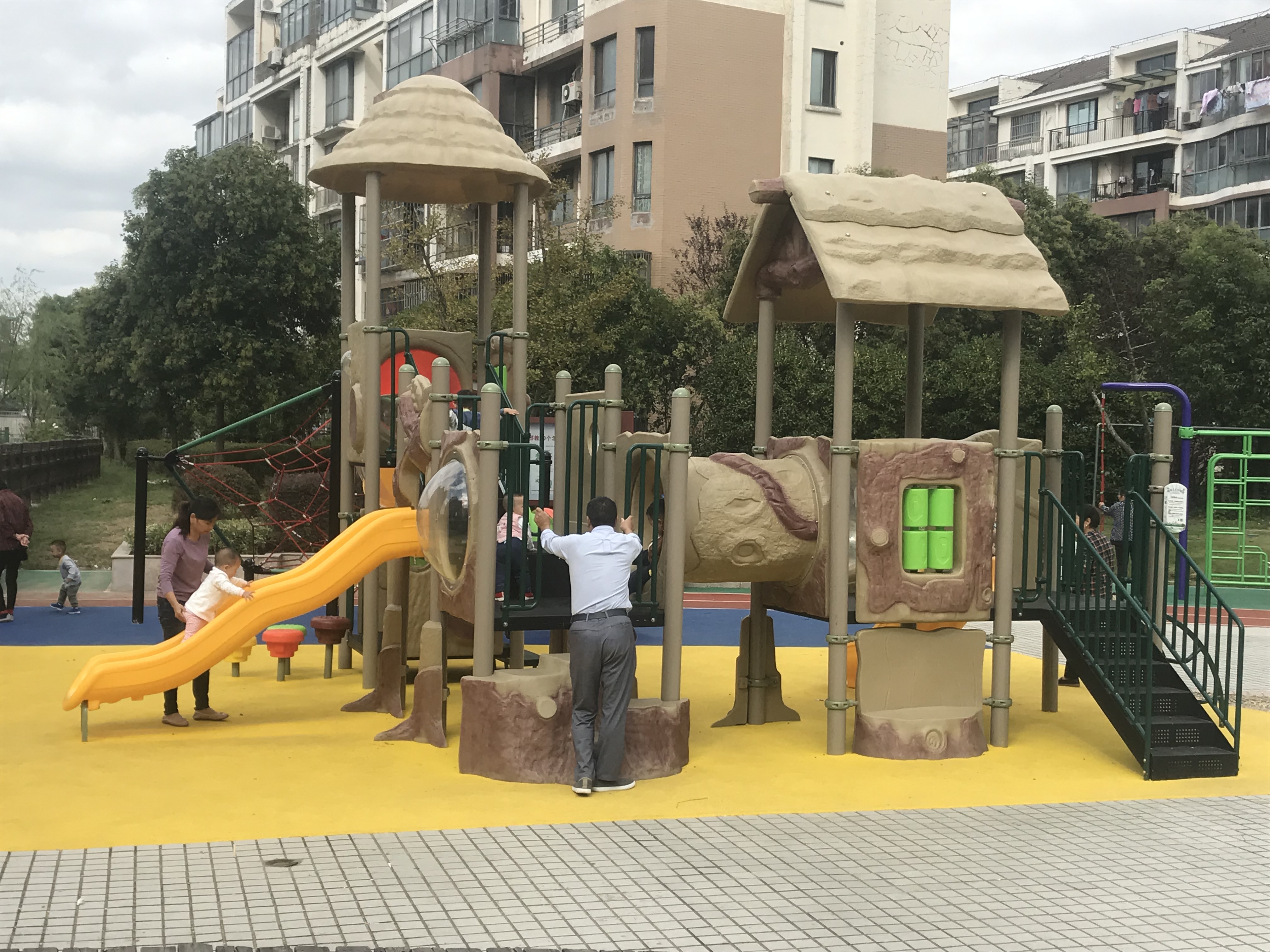 金碧居委法治廣場(chǎng)益智健身苑點(diǎn)