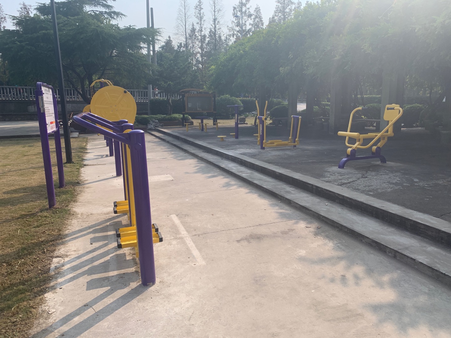 躍進(jìn)銀行樓健身點(diǎn)