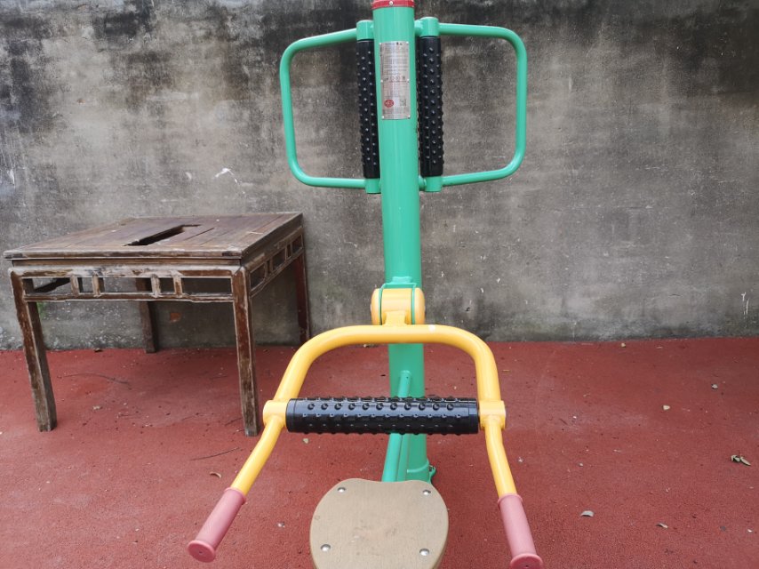 坐式腰背按摩器