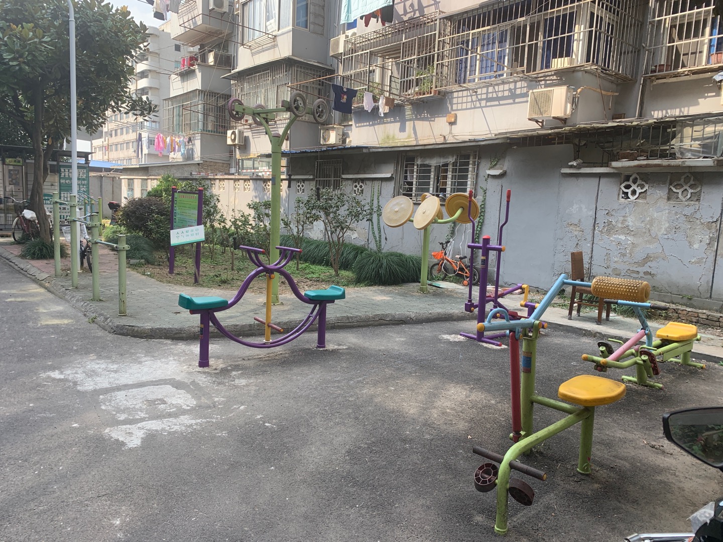 金橋居委金橋橫街小區(qū)市民益智健身苑點(diǎn)