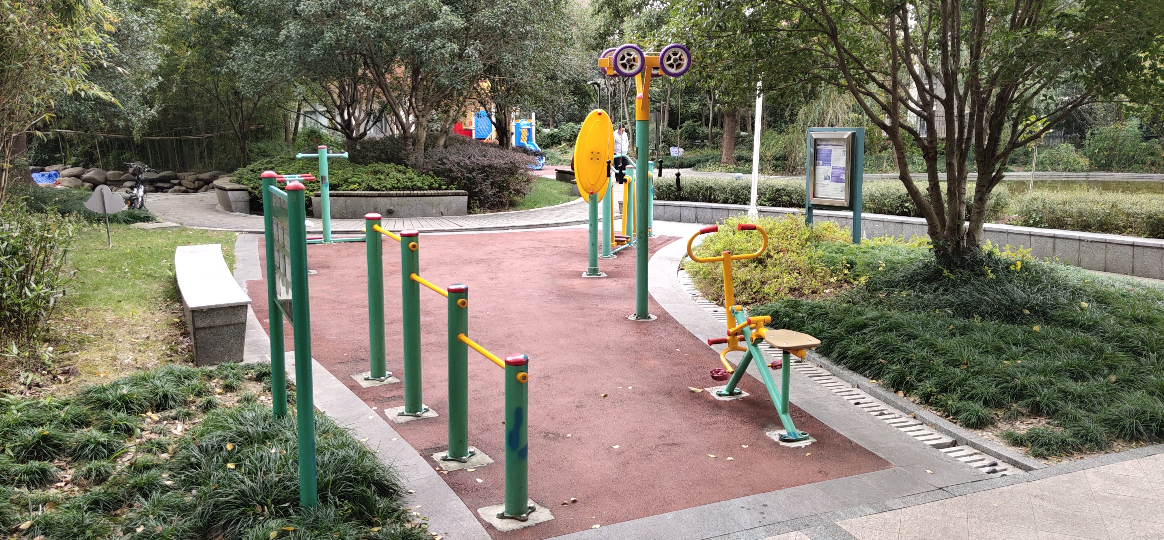 香花橋街道愛(ài)星村友愛(ài)5組健身苑點(diǎn)