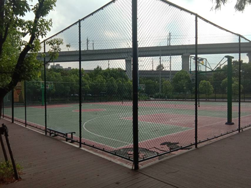 石岡門塘（勝辛路伊寧路）運動場