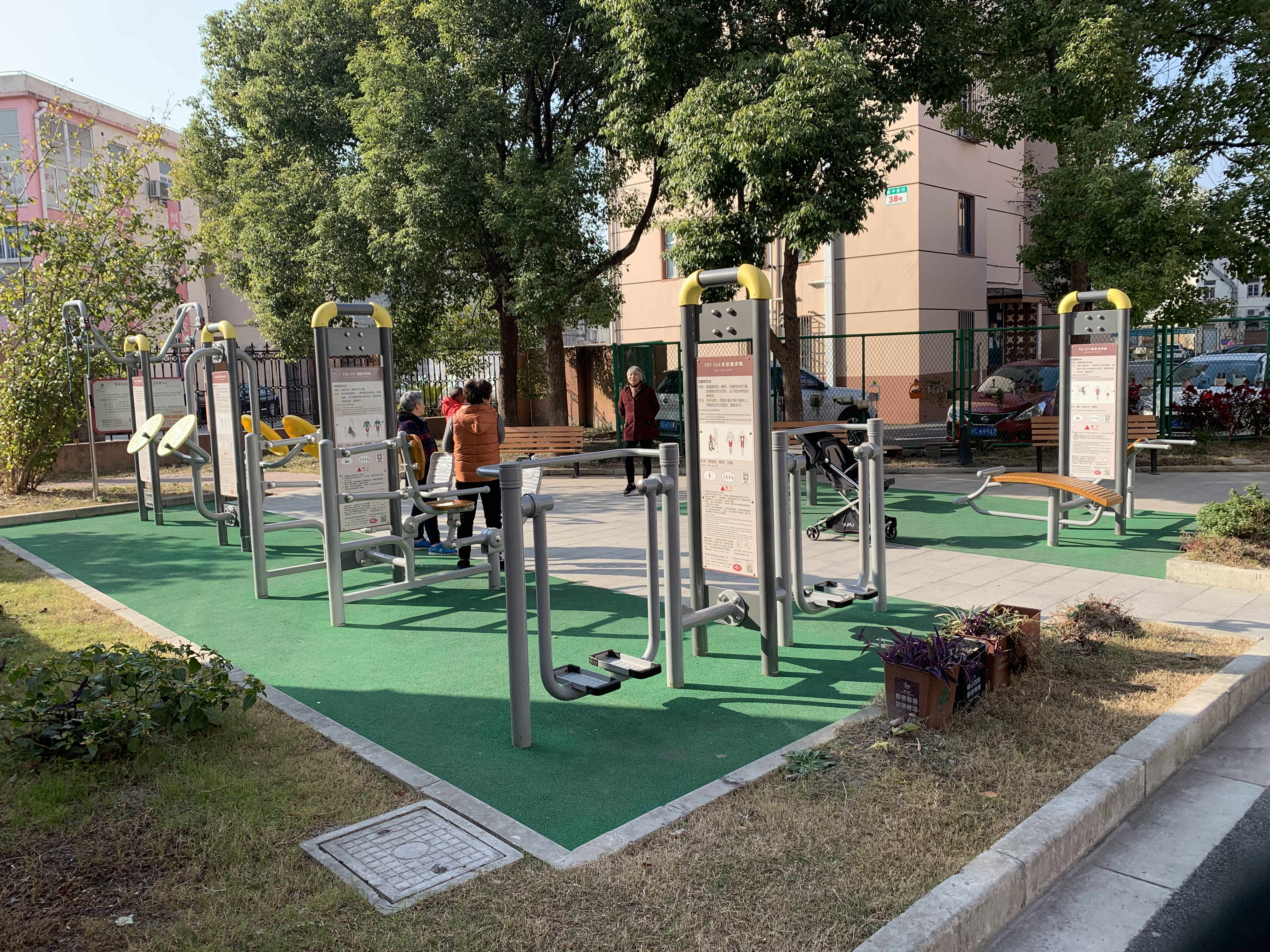 盈中社區(qū)盈中新村3號門益智健身點