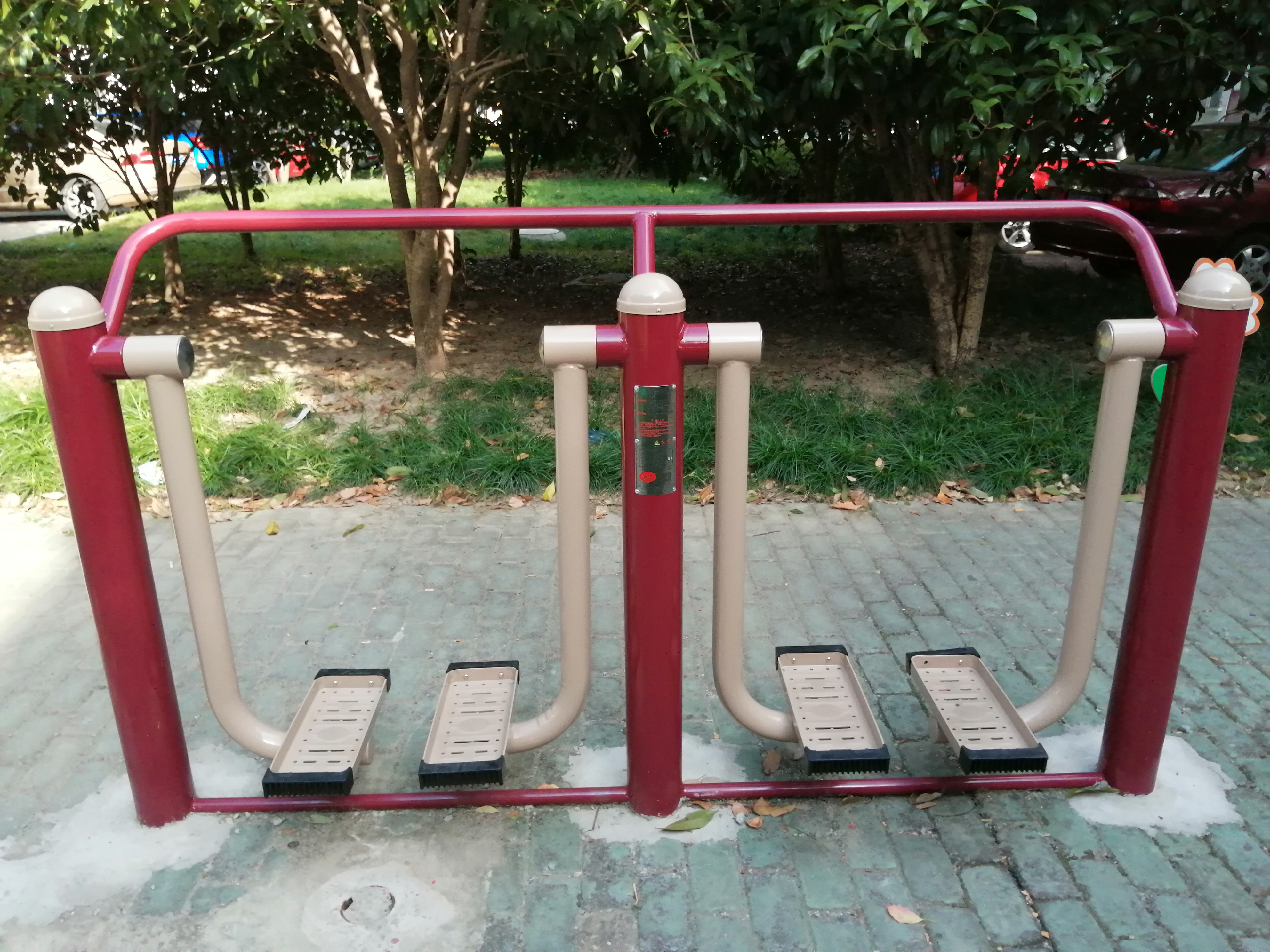 二位太空漫步機(jī)