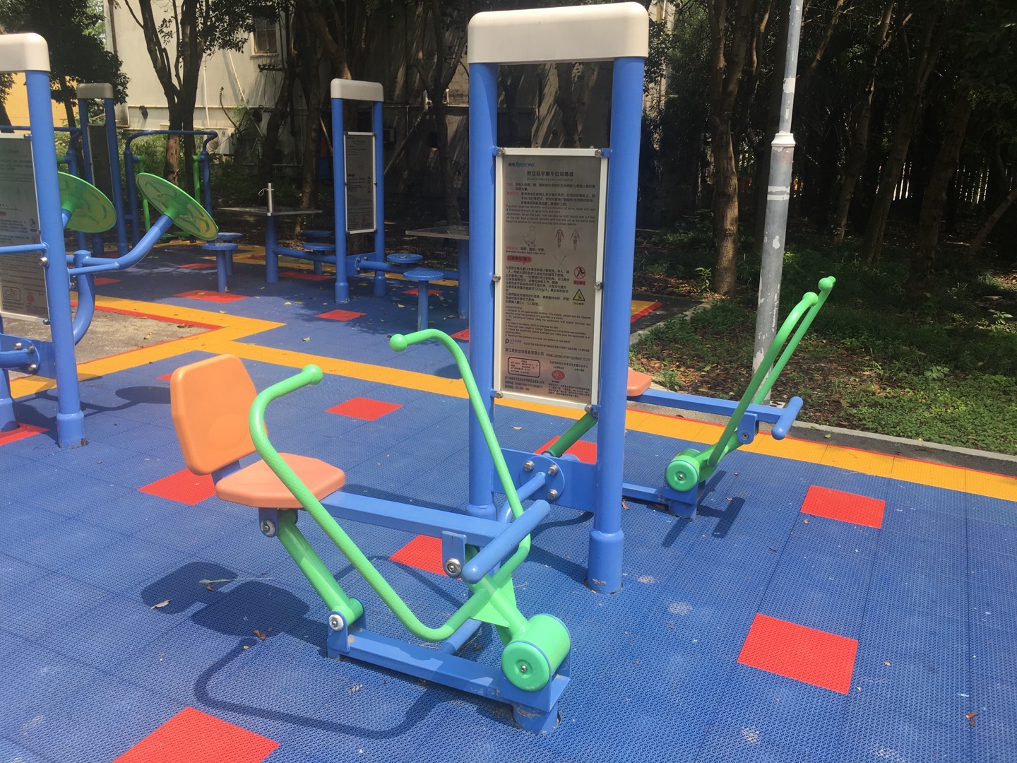 雙立柱平推平拉訓(xùn)練器