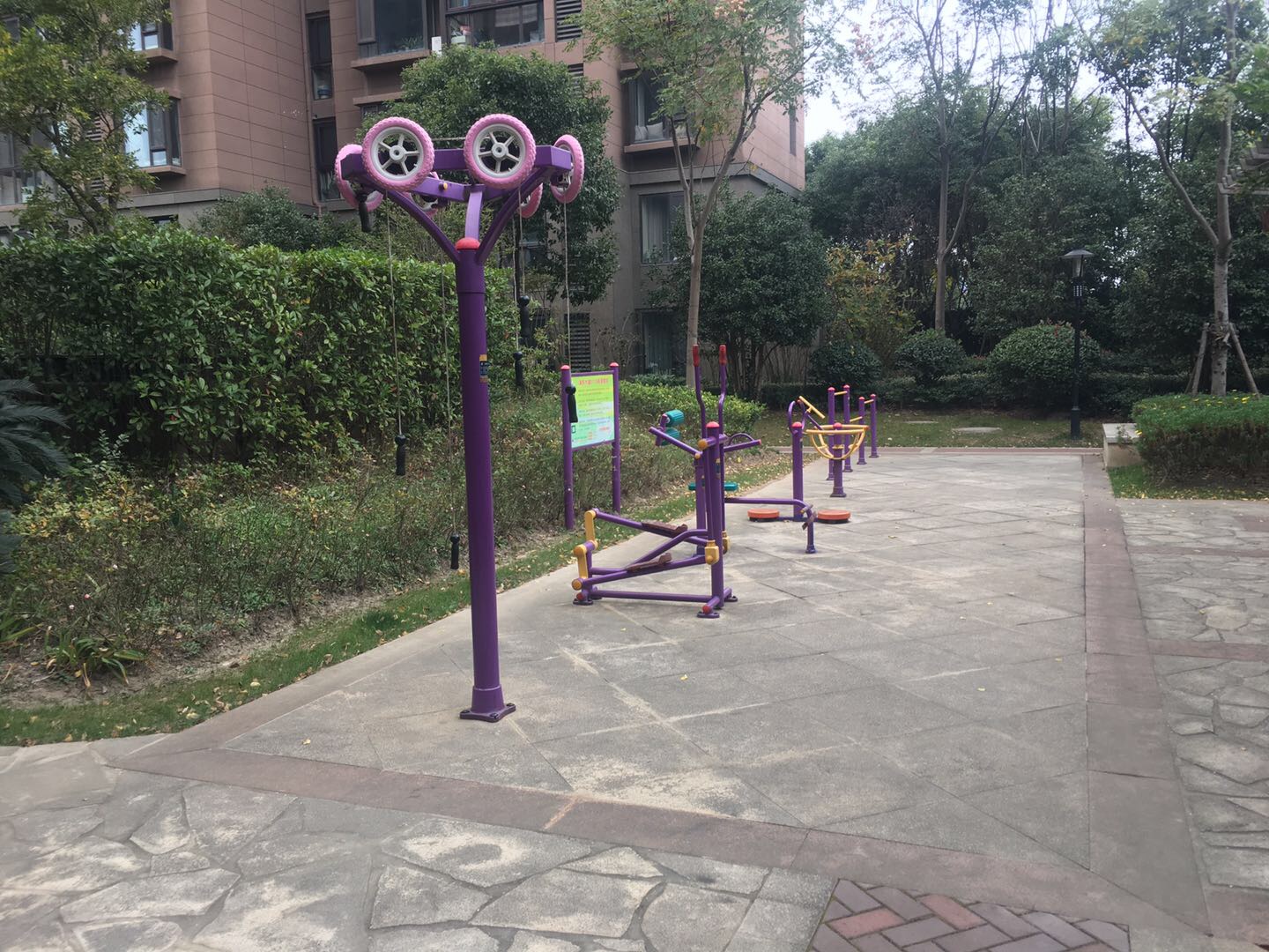 向東健身點(diǎn)