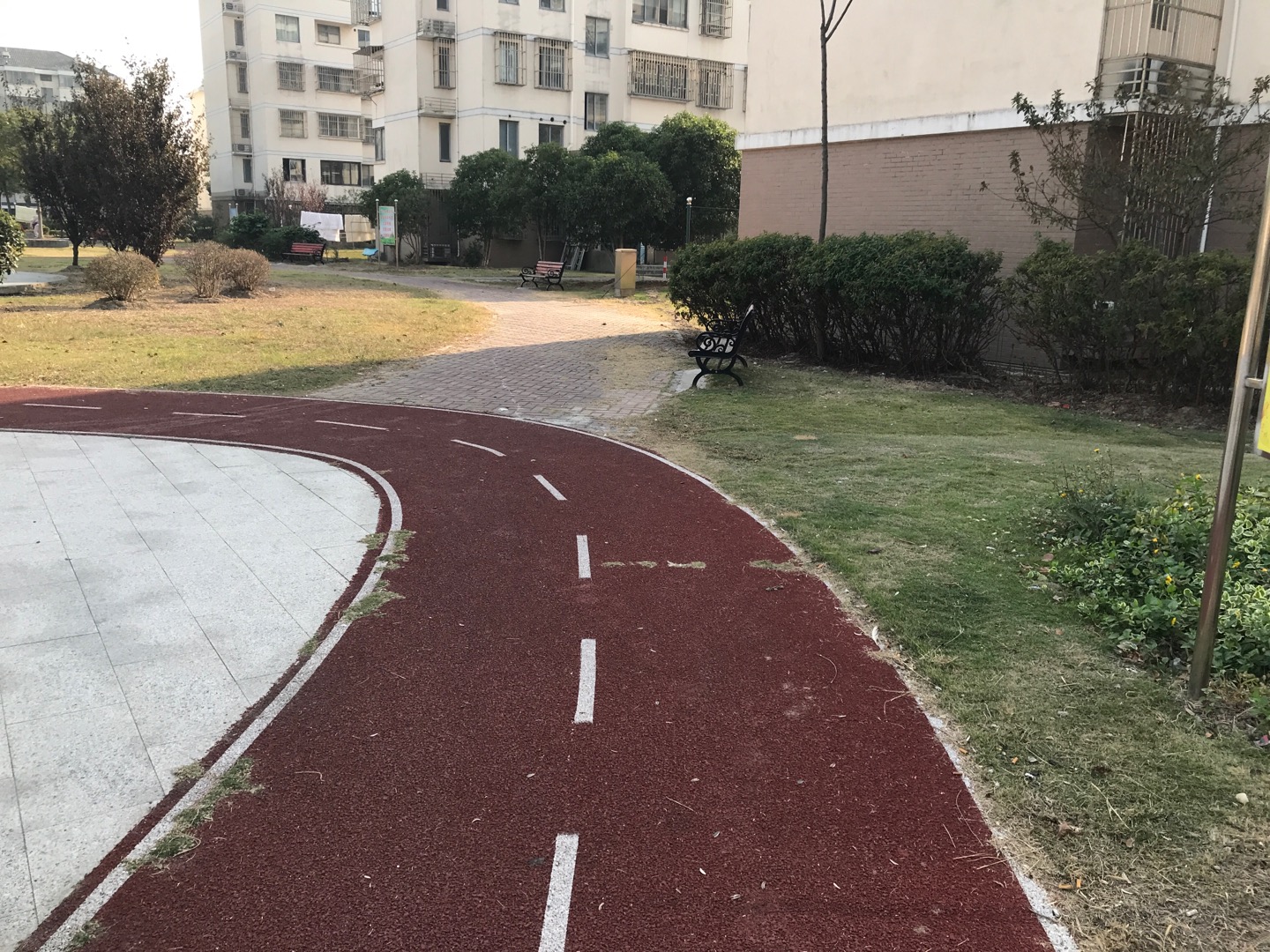 鄧鎮(zhèn)二居廣場健身步道