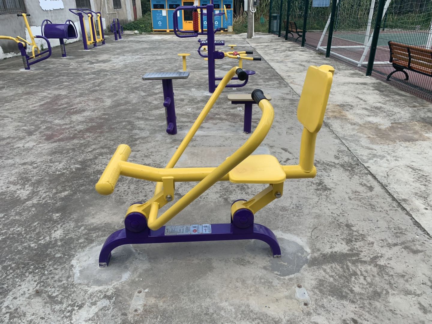 自重式平推訓(xùn)練器