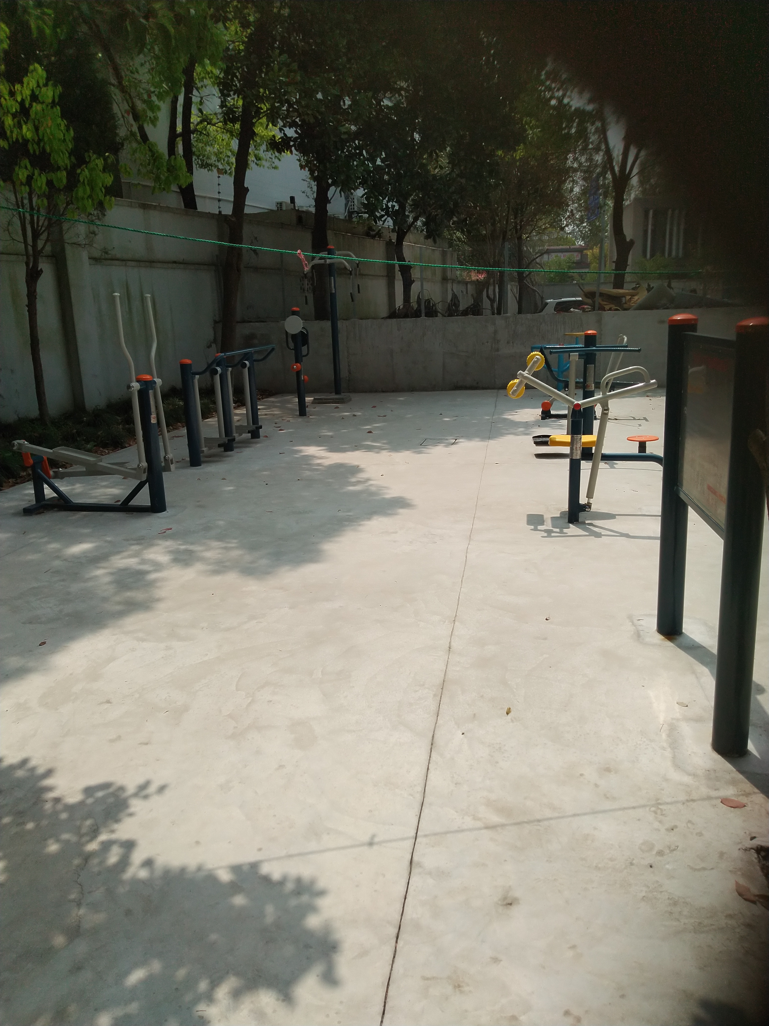 秀龍康巴路250弄市民益智健身點(diǎn)