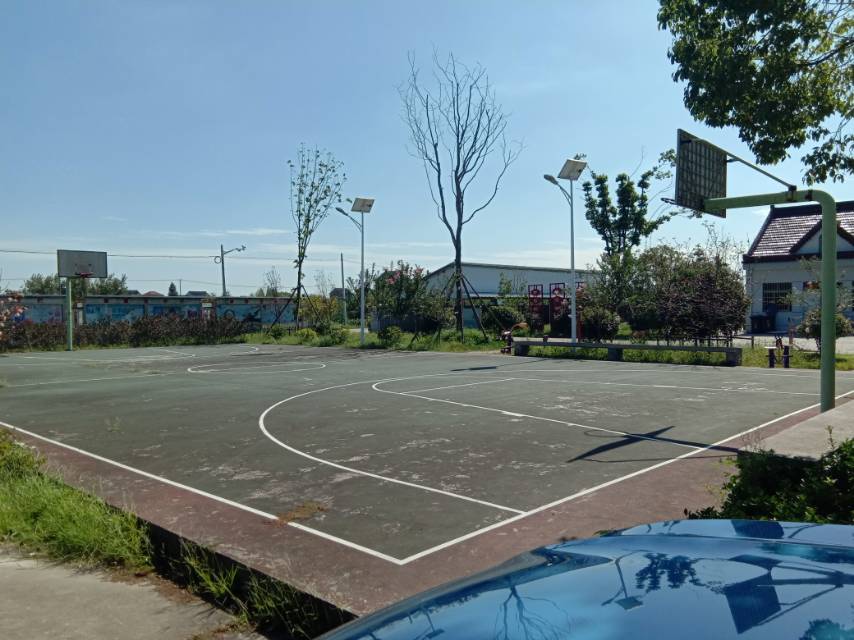 龍躍村籃球場(chǎng)