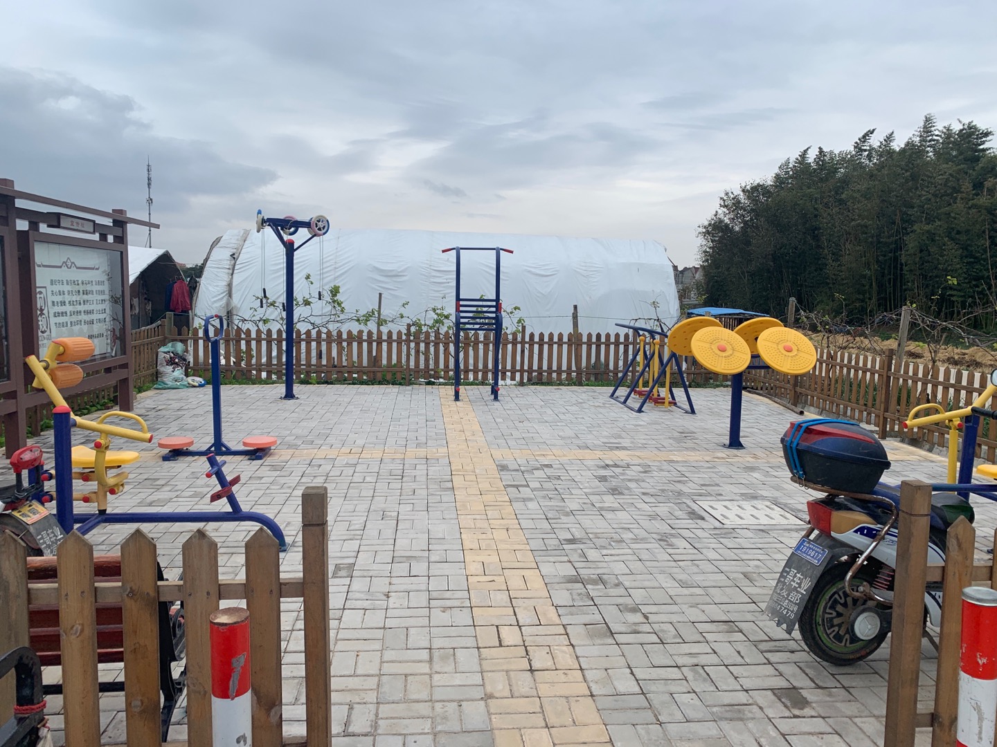 新建村新四1組健身點(diǎn)