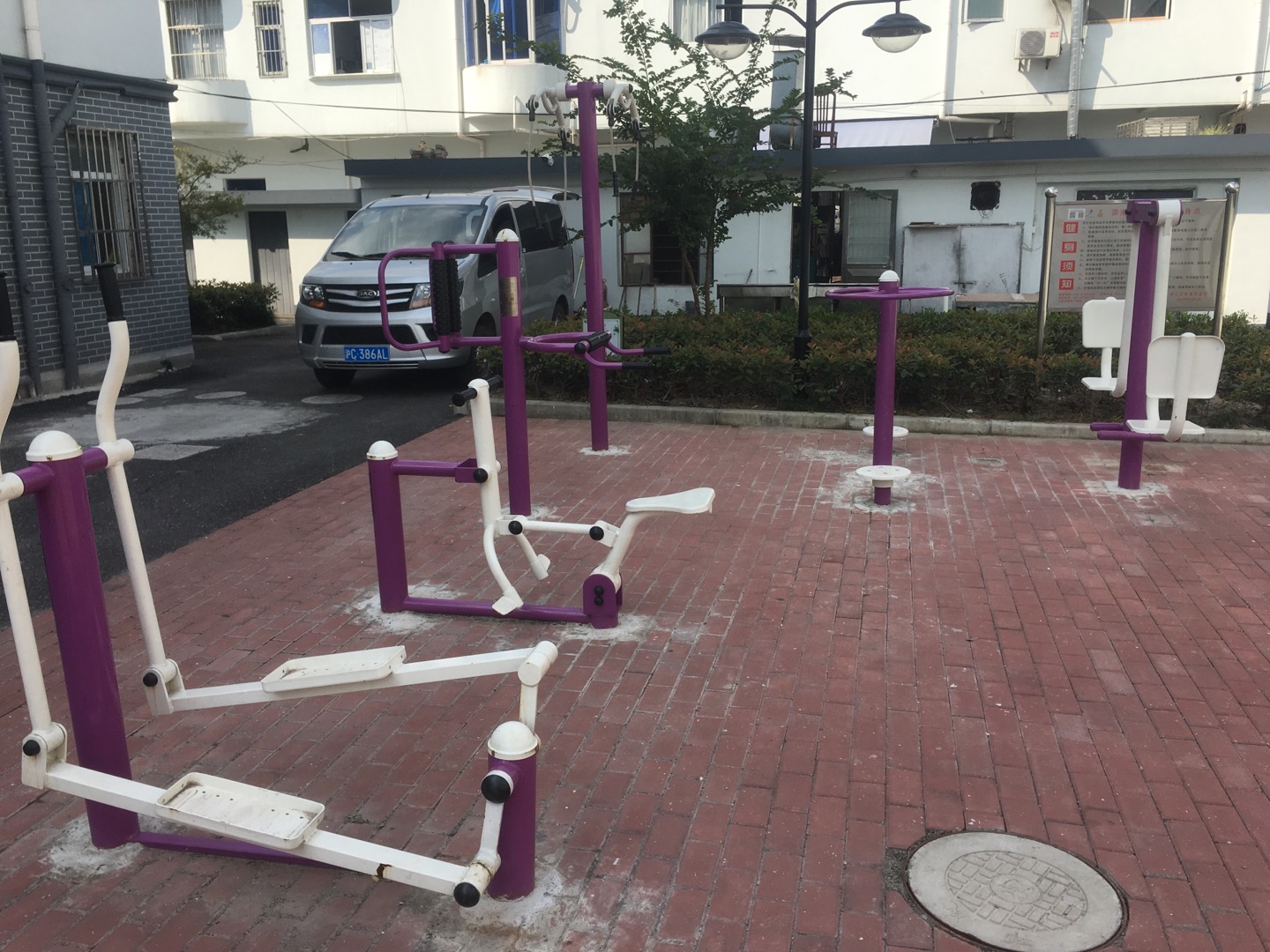 泖港居委會賓樂小區(qū)健身點