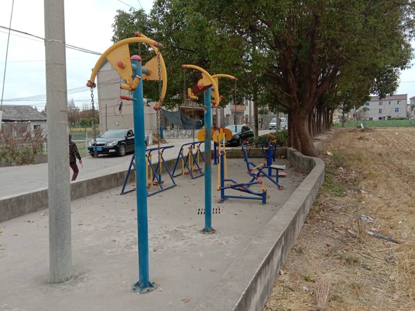 新東村17組競(jìng)新709號(hào)健身路徑