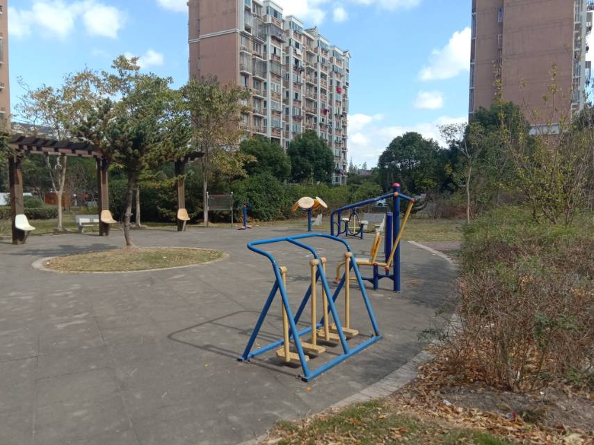 祝和苑千匯路1000弄36號東側健身路徑