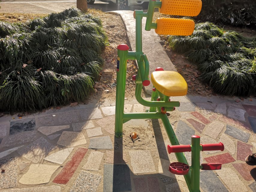 自重腹背鍛煉器